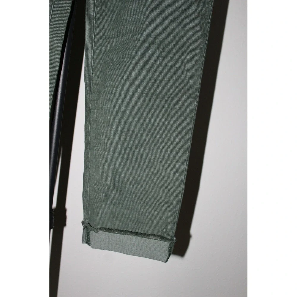 Carve Designs Green Corduroy Pants Womens Size 8 Raw Hem Stretch Straight Leg